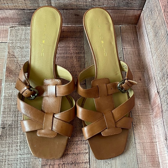 Bandolino Women’s Size 10 Tan Kitten Heels Gently Used - Picture 2 of 4